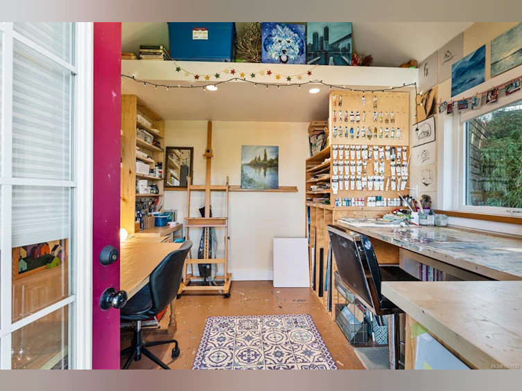 3015 Fifth Street, Victoria, BC, V8T 4B6 - 30