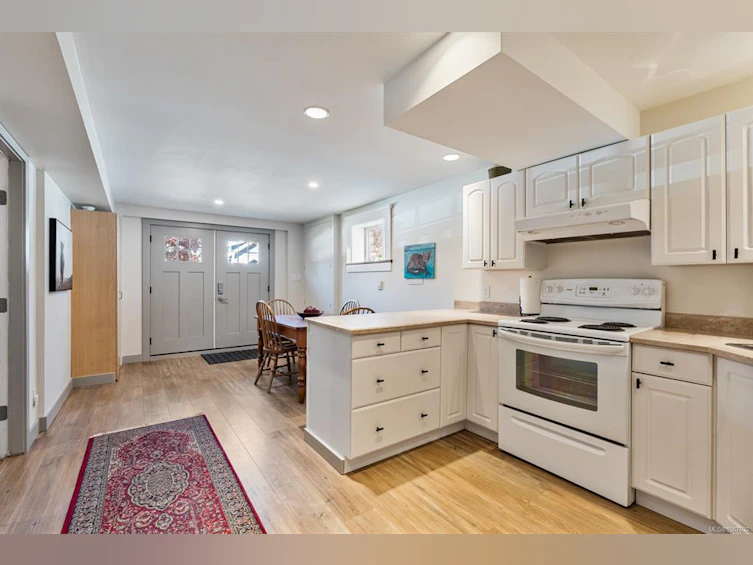 3015 Fifth Street, Victoria, BC, V8T 4B6 - 44