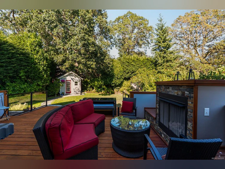 3015 Fifth Street, Victoria, BC, V8T 4B6 - 24