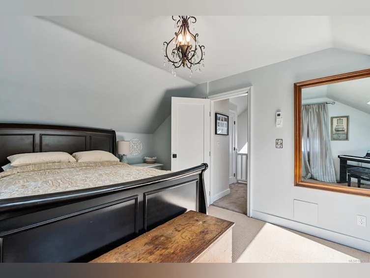 3015 Fifth Street, Victoria, BC, V8T 4B6 - 39
