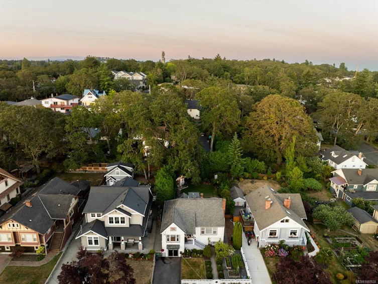 3015 Fifth Street, Victoria, BC, V8T 4B6 - 49