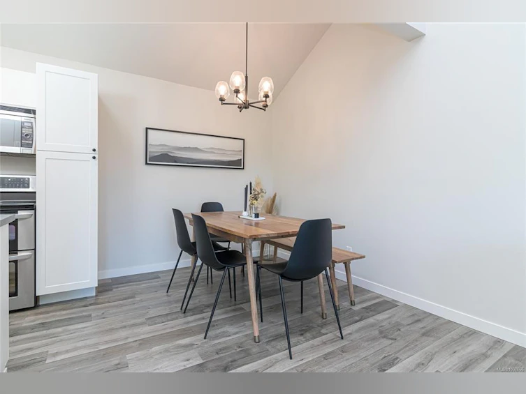 403-3277 Quadra Street, Saanich, BC, V8X 4W9 - 5