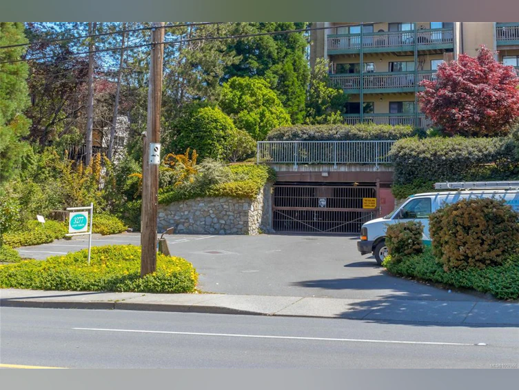 403-3277 Quadra Street, Saanich, BC, V8X 4W9 - 25