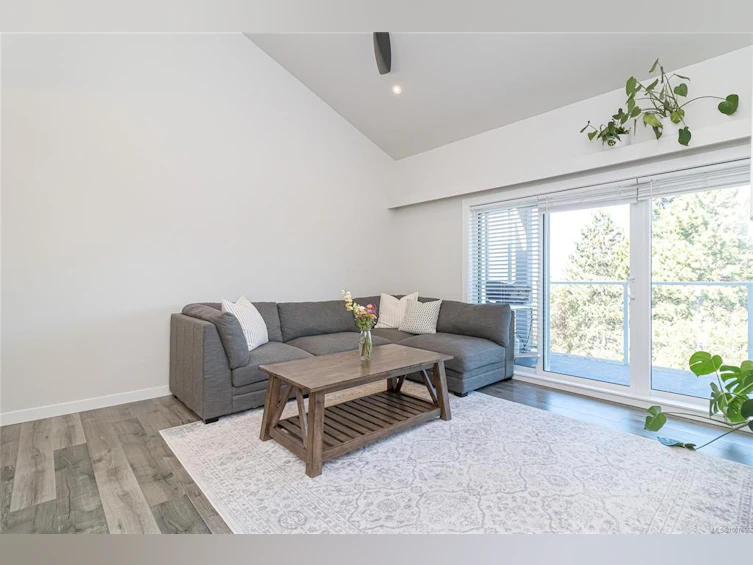 403-3277 Quadra Street, Saanich, BC, V8X 4W9 - 4