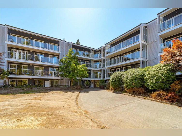 403-3277 Quadra Street, Saanich, BC, V8X 4W9 - 31