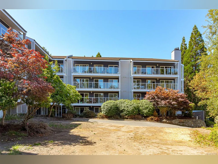 403-3277 Quadra Street, Saanich, BC, V8X 4W9 - 30