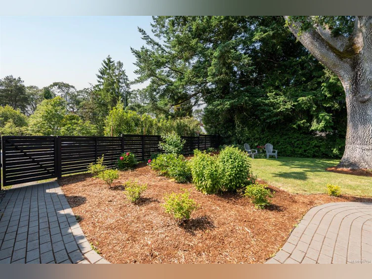 2126 Lansdowne Road, Oak Bay, BC, V8P 1V6 - 46