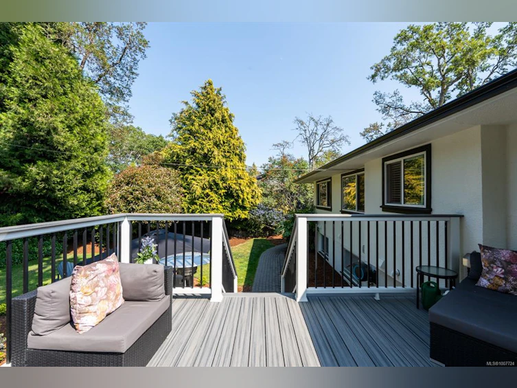 2126 Lansdowne Road, Oak Bay, BC, V8P 1V6 - 38