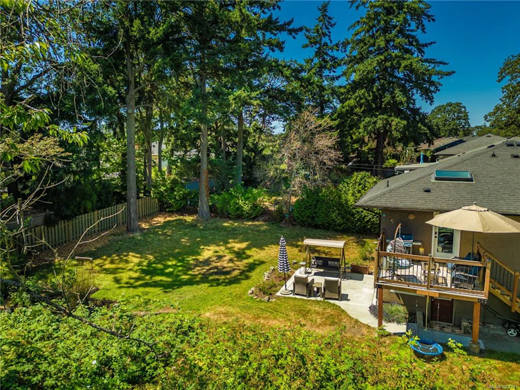 1299 Camrose Crescent, Saanich, BC, V8P 1N6 - 2