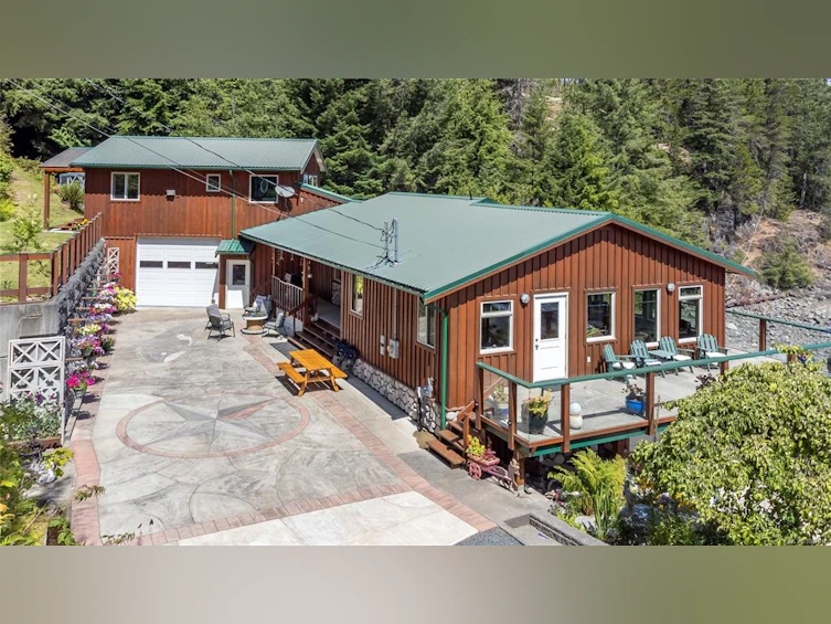 23 Sayward Road, Kelsey Bay/Sayward, BC, V0P 1R0