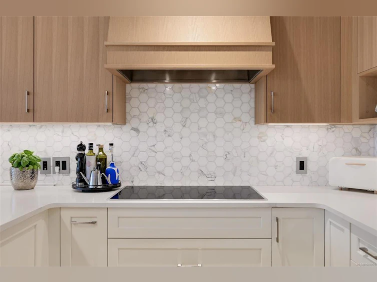 202-5388 Hill Rise Terrace, Saanich, BC, V8Y 3K2 - 19
