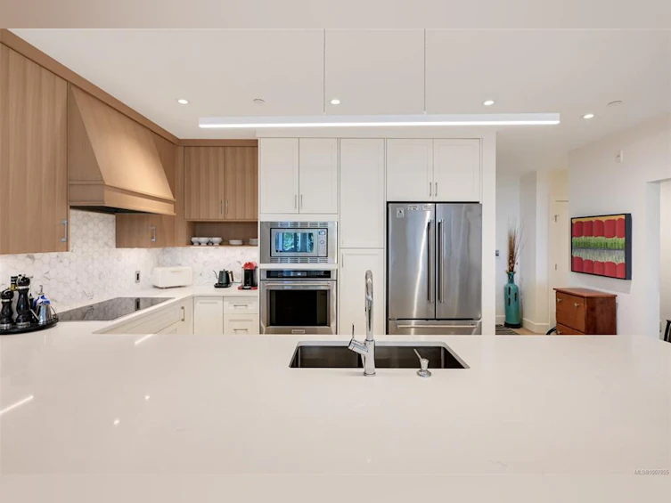 202-5388 Hill Rise Terrace, Saanich, BC, V8Y 3K2 - 20