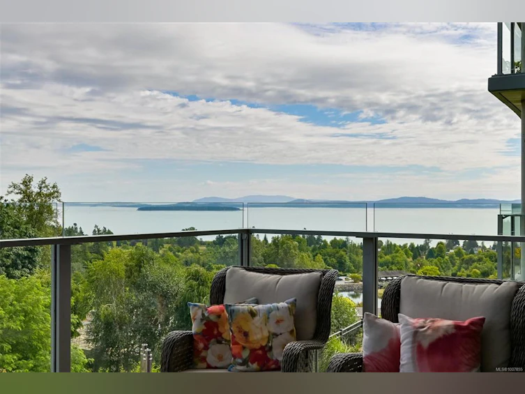 202-5388 Hill Rise Terrace, Saanich, BC, V8Y 3K2 - 11