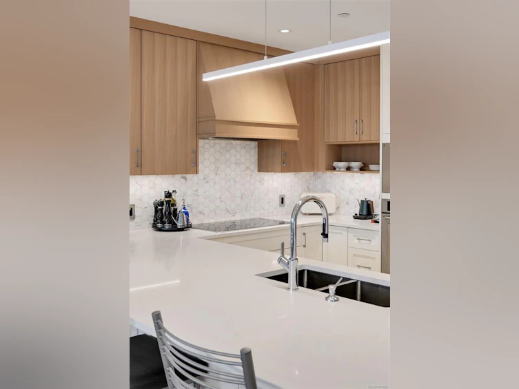 202-5388 Hill Rise Terrace, Saanich, BC, V8Y 3K2 - 16