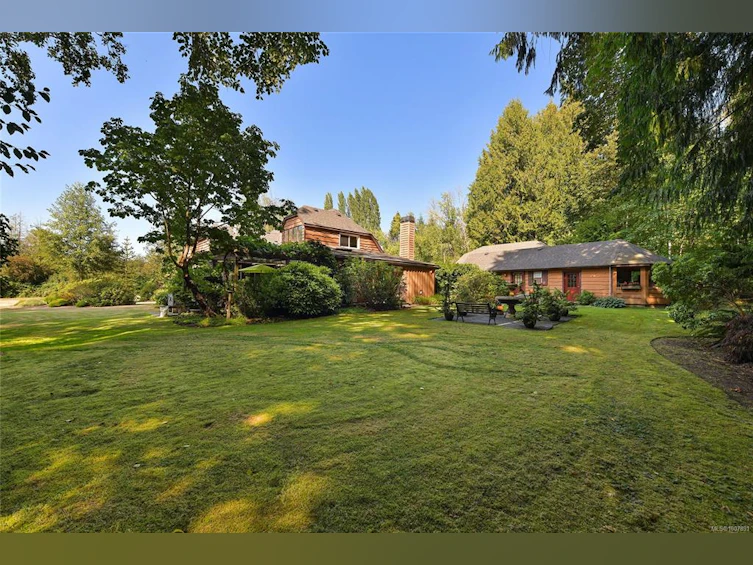 1695 Cultra Avenue, Central Saanich, BC, V8M 1T1 - 50