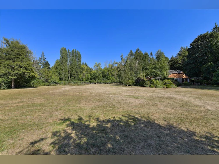 1695 Cultra Avenue, Central Saanich, BC, V8M 1T1 - 73