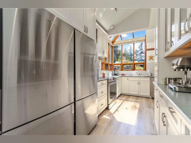 10937 Madrona Drive, North Saanich, BC, V8L 5P2 - 12