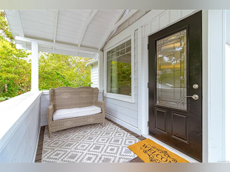 2945 Colquitz Avenue, Saanich, BC, V9A 2M2 - 2