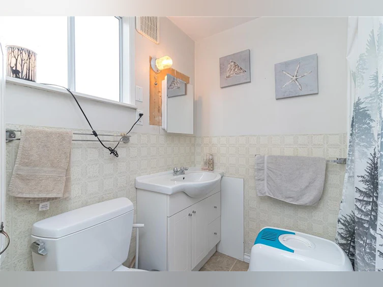 2945 Colquitz Avenue, Saanich, BC, V9A 2M2 - 38