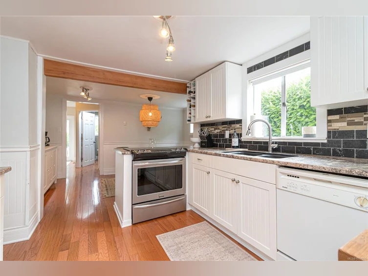 2945 Colquitz Avenue, Saanich, BC, V9A 2M2 - 17