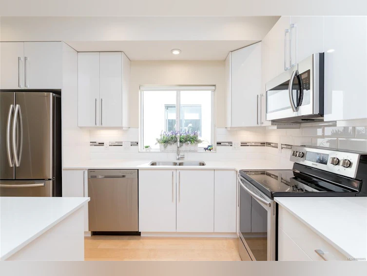 127-300 Phelps Avenue, Langford, BC, V9B 5R9 - 4