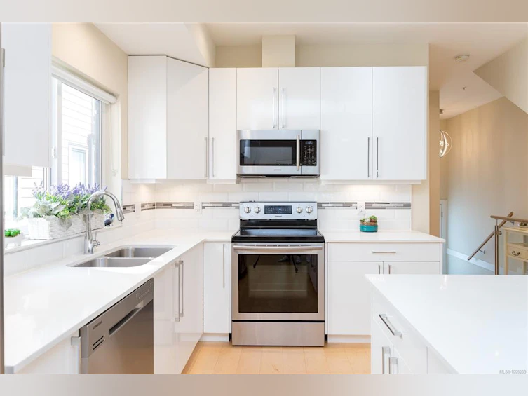 127-300 Phelps Avenue, Langford, BC, V9B 5R9 - 3