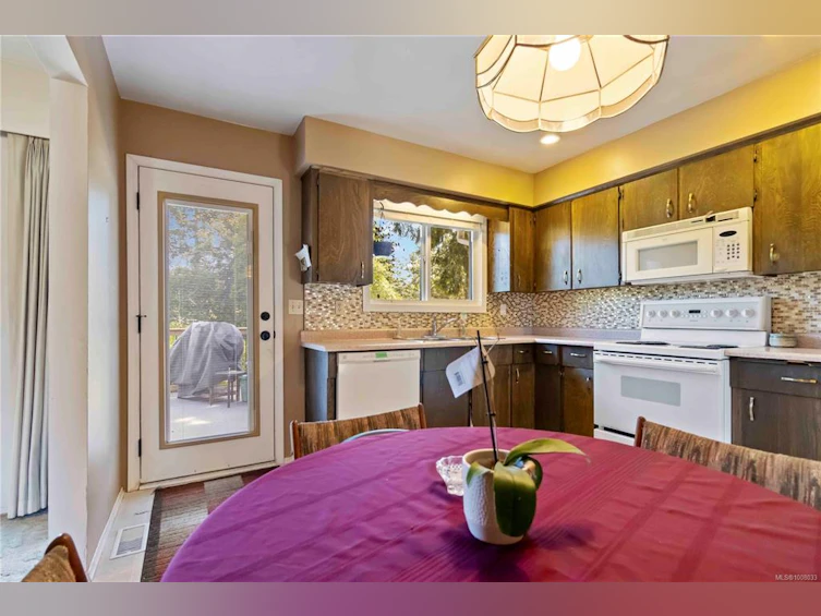 2989 Charlotte Drive, Colwood, BC, V9B 4L9 - 11