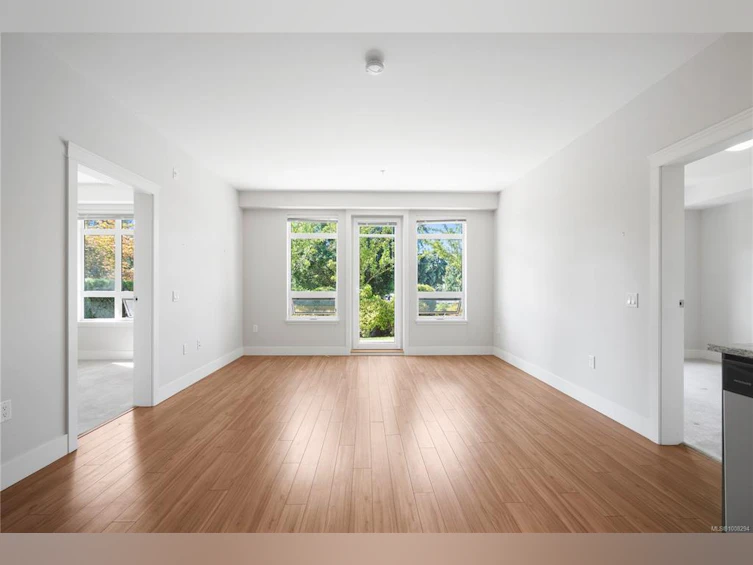 106-935 Cloverdale Avenue, Saanich, BC, V8X 2T4 - 4