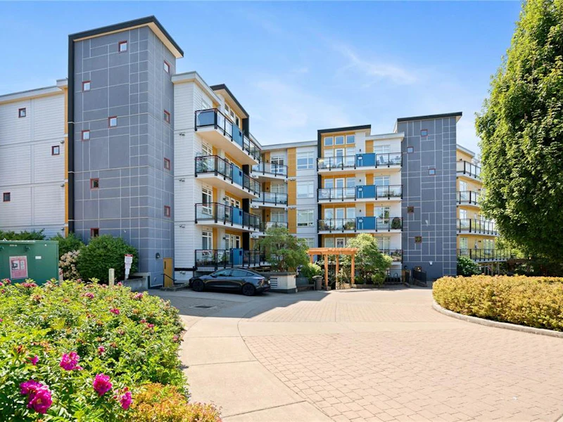 106 - 935 Cloverdale Avenue, Saanich BC V8X 2T4