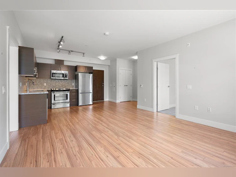 106-935 Cloverdale Avenue, Saanich, BC, V8X 2T4 - 5