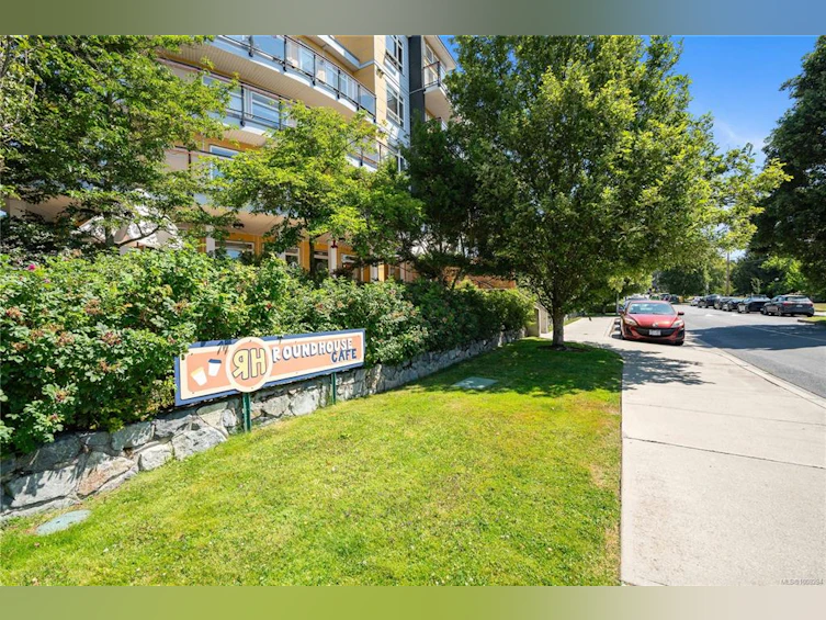 106-935 Cloverdale Avenue, Saanich, BC, V8X 2T4 - 31