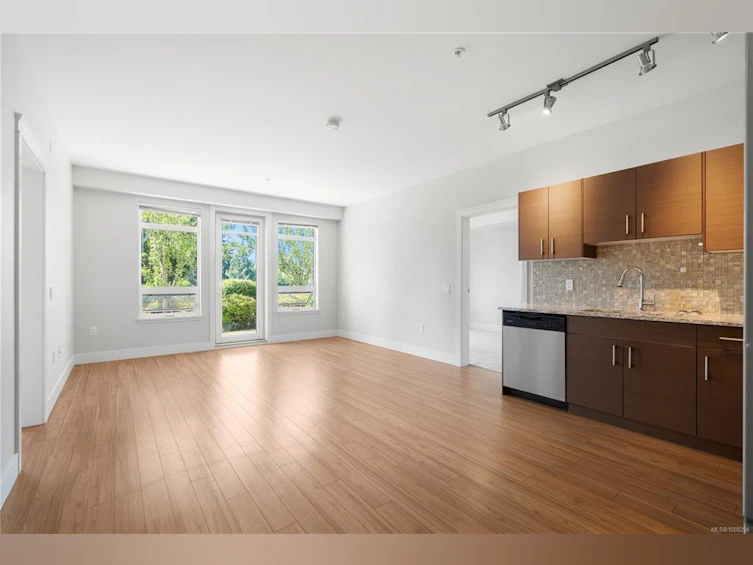 106-935 Cloverdale Avenue, Saanich, BC, V8X 2T4 - 2
