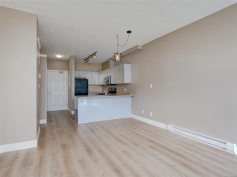 303-76 W Gorge Road, Saanich, BC, V9A 1M1 - 5