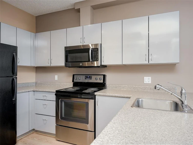 303-76 W Gorge Road, Saanich, BC, V9A 1M1 - 7