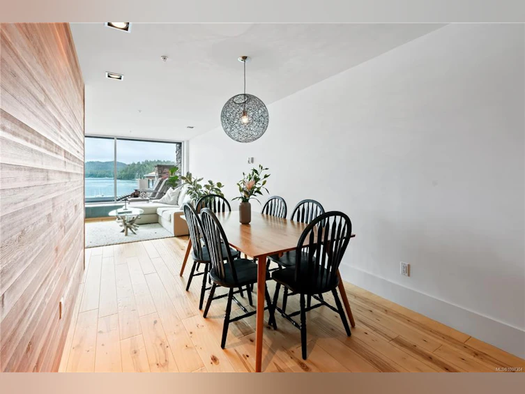 203-368 Main Street, Tofino, BC, V0R 2Z0 - 7