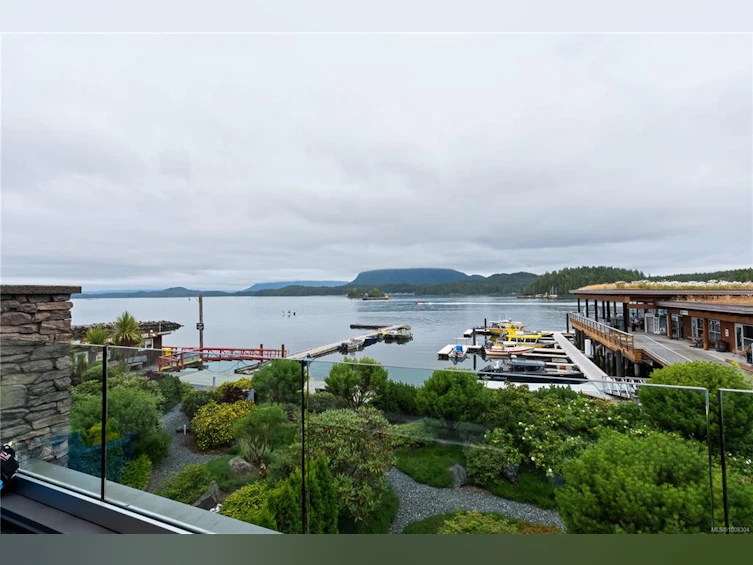 203-368 Main Street, Tofino, BC, V0R 2Z0 - 2