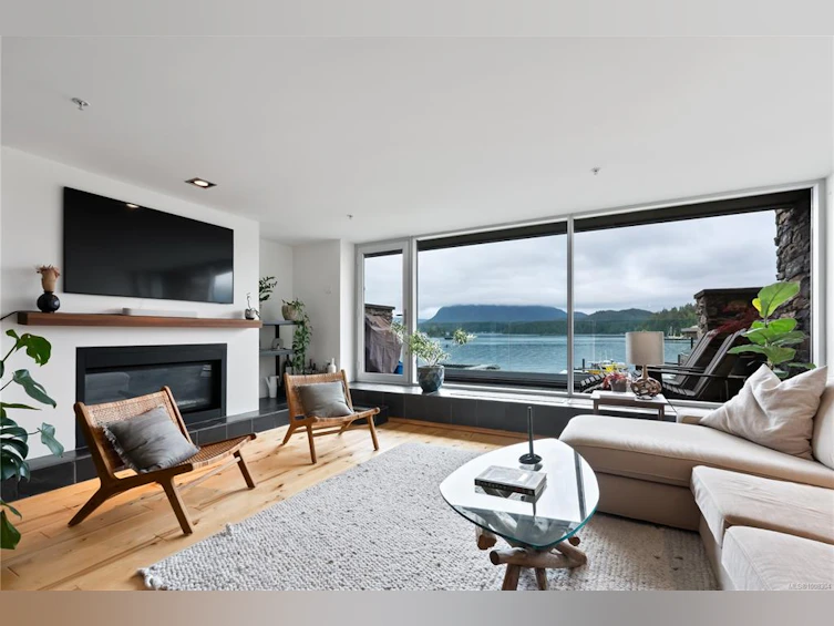 203-368 Main Street, Tofino, BC, V0R 2Z0