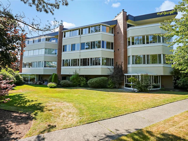 403 - 9900 Fifth Street, Sidney BC V8L 2X3