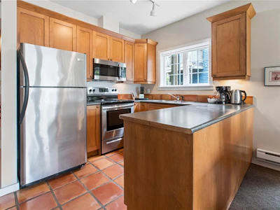 402-1971 Harbour Drive - 4