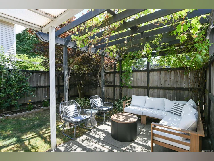 A-2560 1st Street, Courtenay, BC, V9N 8Z3 - 6