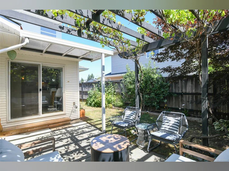 A-2560 1st Street, Courtenay, BC, V9N 8Z3 - 8