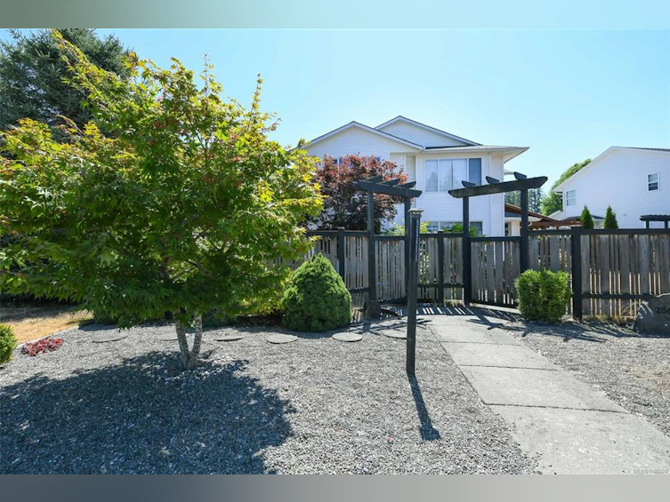 A-2560 1st Street, Courtenay, BC, V9N 8Z3 - 2
