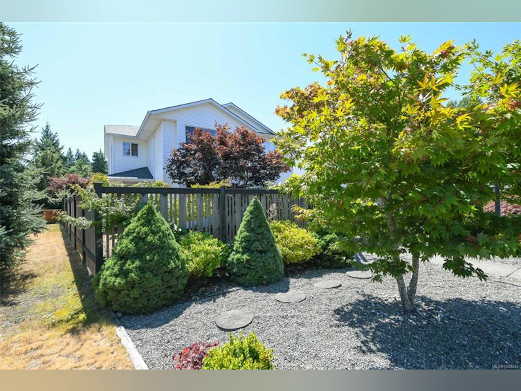 A-2560 1st Street, Courtenay, BC, V9N 8Z3 - 3