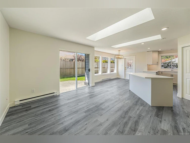 704 Sutton Place, Qualicum Beach, BC, V9K 2B9 - 16
