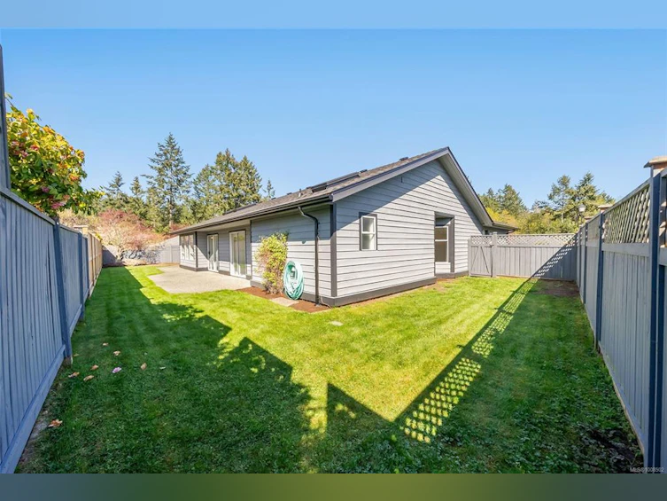 704 Sutton Place, Qualicum Beach, BC, V9K 2B9 - 23