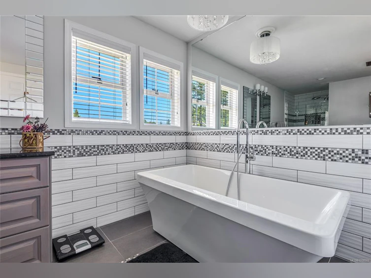 3816 S South Island Highway, Campbell River, BC, V9H 1M6 - 36