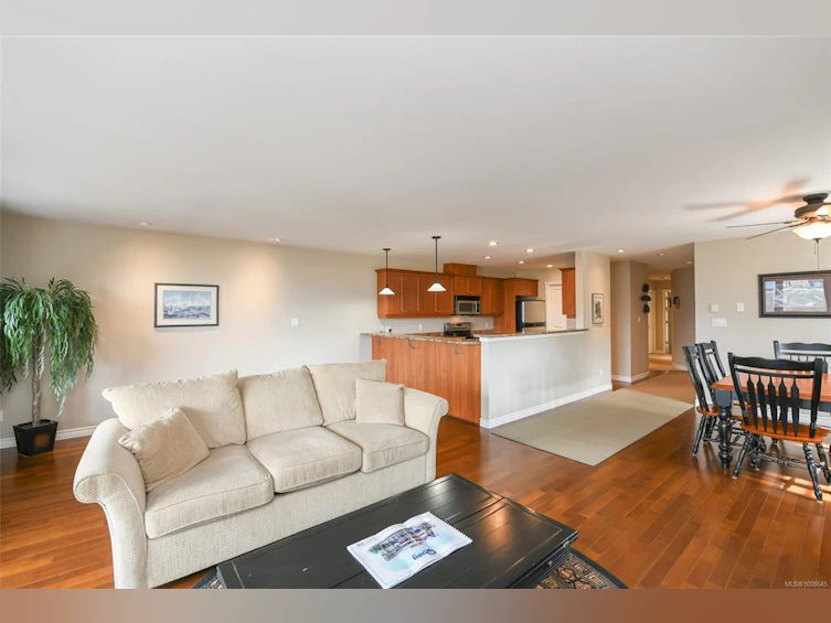 301-1705 Comox Avenue, Comox, BC, V9M 3M1 - 10