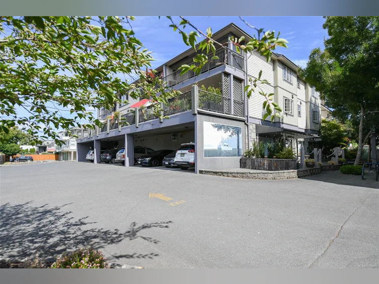 301-1705 Comox Avenue, Comox, BC, V9M 3M1 - 2