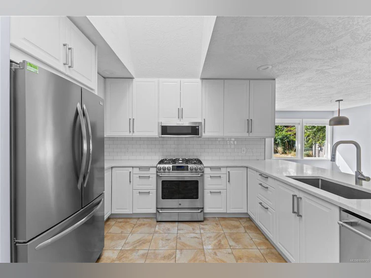 8840 Henderson Avenue, Black Creek, BC, V9J 1A6 - 6