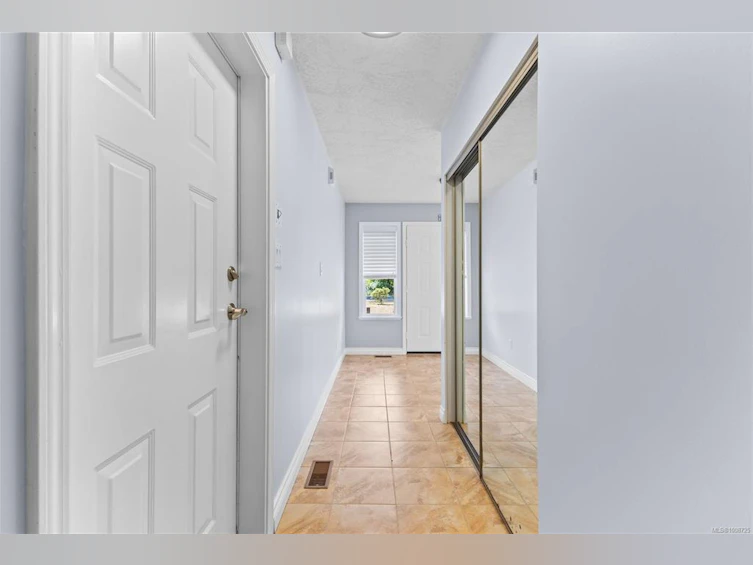 8840 Henderson Avenue, Black Creek, BC, V9J 1A6 - 8